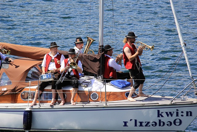 尤尔曼德：多特是欧洲顶级球队；踢曼城是一次极好的学习机会